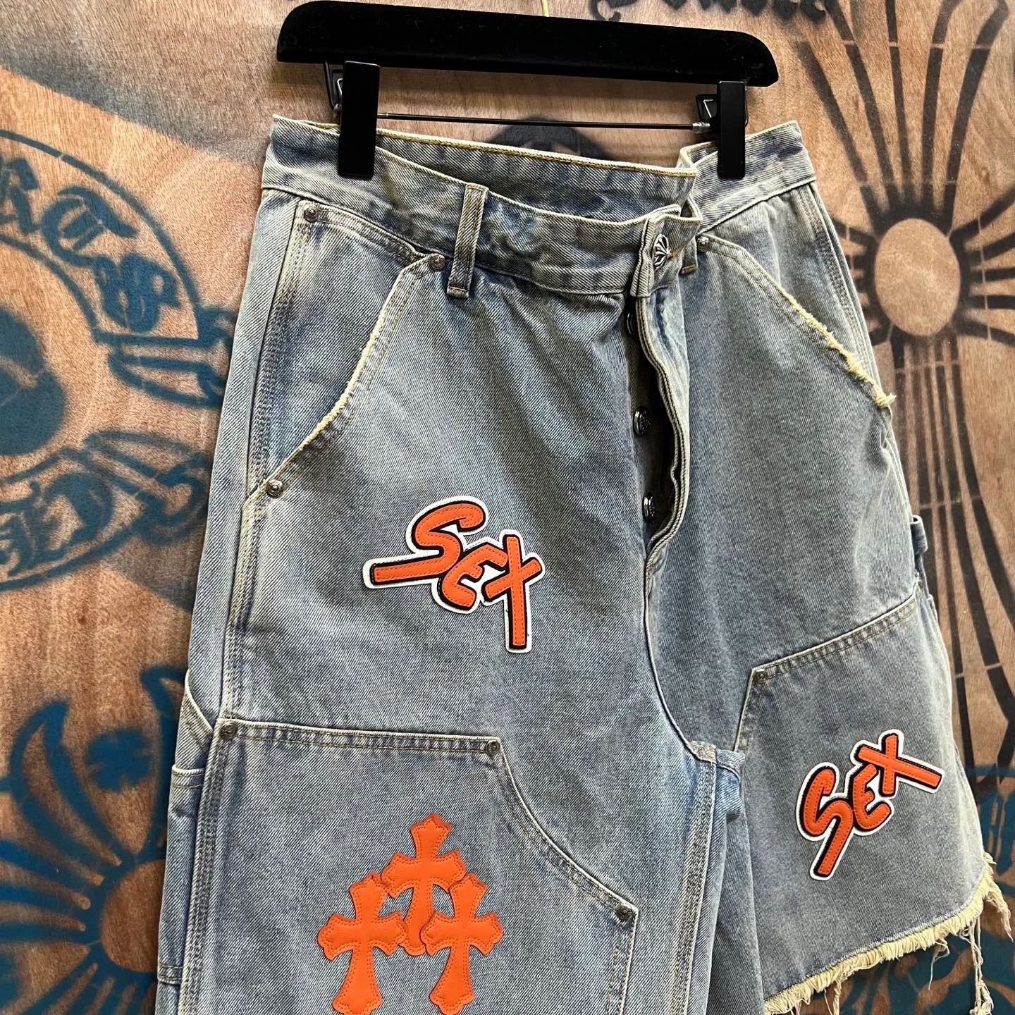 P520 chrome hearts limited series new city limited jeans Chrome Hearts city limited denim shorts vintage levis American made 501 505 517 base version remake Levis American made 501 base version imported sheepskin 925 silver remake Customers provide waist and pants length or height and weight. The studio will select the most suitable base version for you to remake. There are many people doing remakes in the market. Don’t belittle or comment. The difference is visible to the naked eye. See and compare for yourself #CHROME HEARTS Unisex style